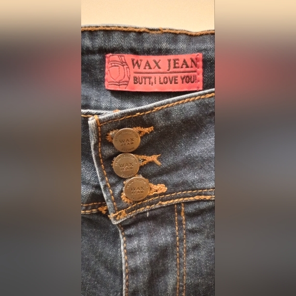 3 Button Shellback Shorts - Picture 3 of 5